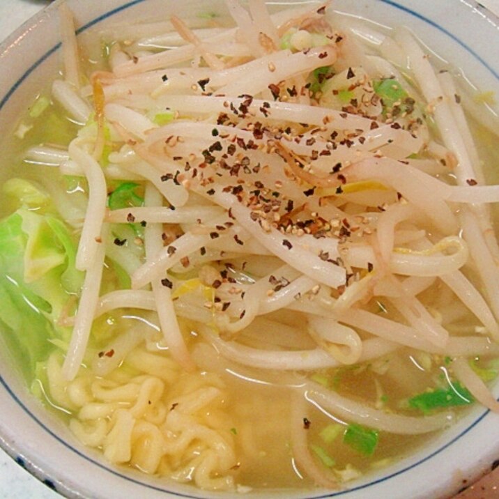 もやしのガーリックソテー乗せ塩ラーメン　低カロ